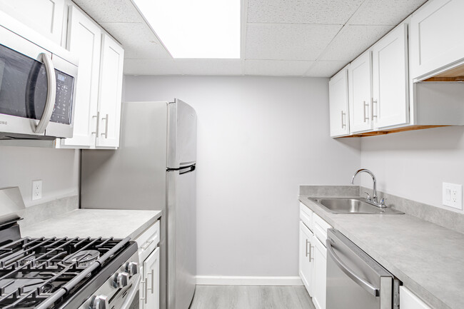 Vermont Plaza Apartments in Atlantic City, NJ - Building Photo - Interior Photo