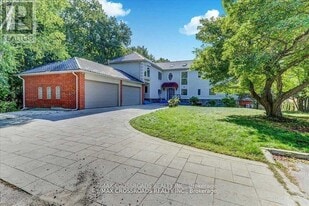 9 Redland Crescent E in Toronto, ON - Building Photo