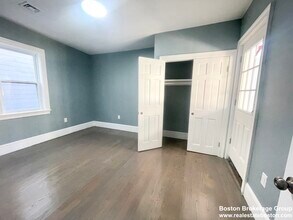 3 Grafton St, Unit 1 in Boston, MA - Foto de edificio - Building Photo