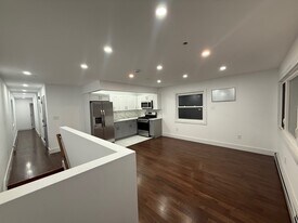 5-31 B 72 St in Queens, NY - Building Photo