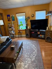 155 Cherry St, Unit 3 in Cambridge, MA - Foto de edificio - Building Photo