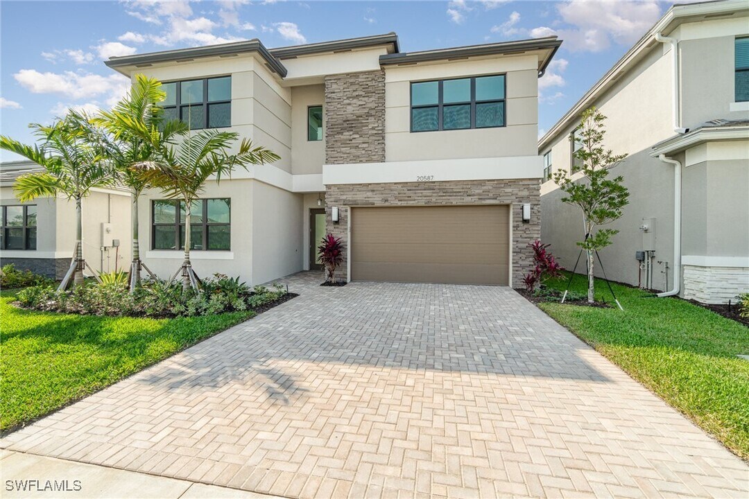 20587 Fair Oak Ln in Estero, FL - Building Photo
