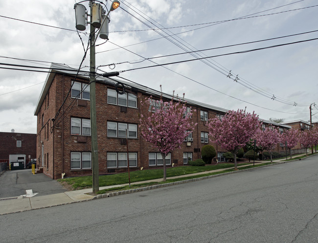 13-27 Rocco St in Belleville, NJ - Foto de edificio - Building Photo