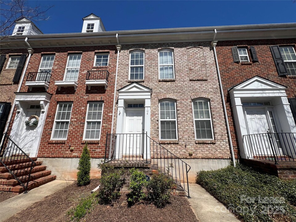 104 Bibry Way in Mooresville, NC - Building Photo
