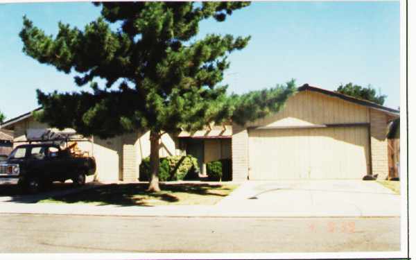 2053 Pawnee Way in Stockton, CA - Building Photo