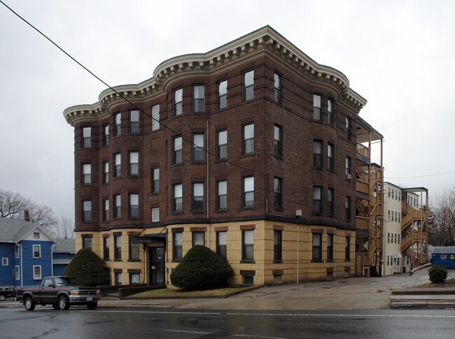 720 Hampden St in Holyoke, MA - Foto de edificio - Building Photo