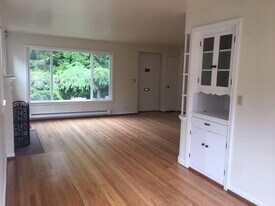 8318 20th Ave NW in Seattle, WA - Building Photo