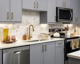 Wayfern Apartments in Sandy Springs, GA - Foto de edificio - Building Photo