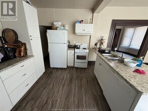 1065 Ouellette Ave in Windsor, ON - Building Photo - Building Photo
