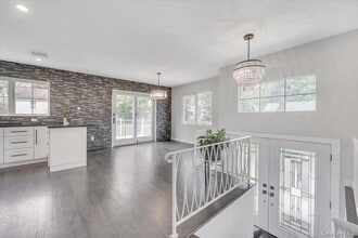 10 Sandhage Dr in Pearl River, NY - Building Photo - Building Photo