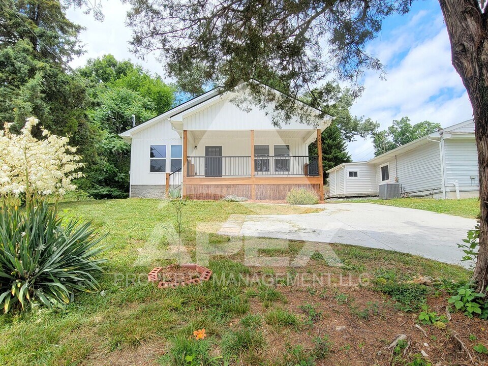 2957 Buffat Mill Rd in Knoxville, TN - Building Photo
