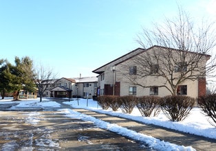 Vassar Village in Canton, OH - Building Photo - Building Photo