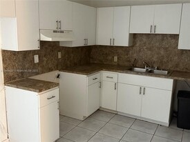 4479 NW 185th St in Miami Gardens, FL - Building Photo