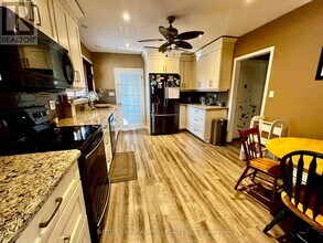 7468 Wanless St in Niagara Falls, ON - Building Photo - Building Photo