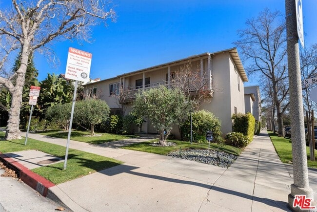 property at 9623 Charleville Blvd