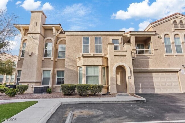 10550 W Alexander Rd in Las Vegas, NV - Foto de edificio - Building Photo