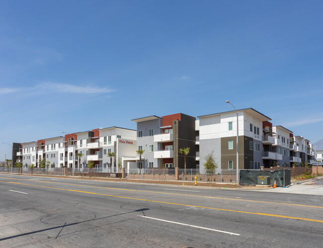 Vista Verde in Ontario, CA - Foto de edificio - Building Photo