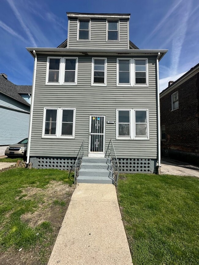 property at 3923 Elm St