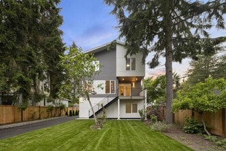 13755 1st Ave NW in Seattle, WA - Building Photo - Building Photo