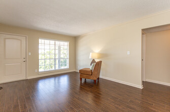 Townview in Birmingham, AL - Building Photo - Interior Photo