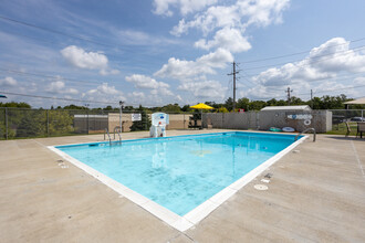 Miami Valley Apartments in Miamisburg in Miamisburg, OH - Foto de edificio - Building Photo