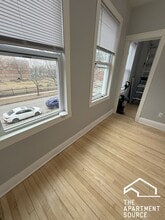 3714 W Cortland St, Unit 2 in Chicago, IL - Foto de edificio - Building Photo