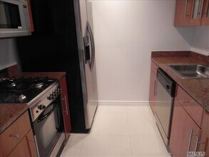 4 Chelsea Pl-Unit -3C in Great Neck, NY - Building Photo - Building Photo