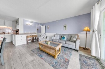 8743 Thomas Dr in Panama City Beach, FL - Foto de edificio - Building Photo