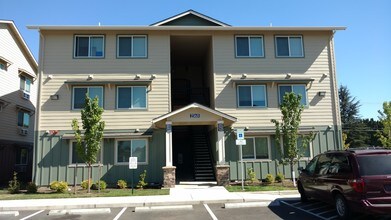 Lafayette Place Apartments in McMinnville, OR - Building Photo - Building Photo