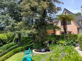 1954 Hillcrest Rd, Unit 8 in Los Angeles, CA - Building Photo