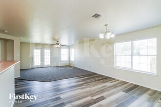 4911 Viking Coral in San Antonio, TX - Foto de edificio - Building Photo