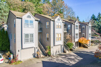 Mountain Park in Lake Oswego, OR - Foto de edificio - Building Photo