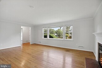 3420 N Glebe Rd in Arlington, VA - Building Photo - Building Photo