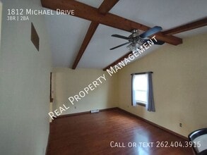 1812 Michael Dr in Waukesha, WI - Building Photo - Building Photo