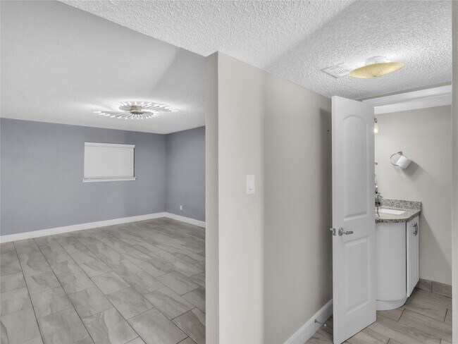 7044 S Dairy Ashford Rd