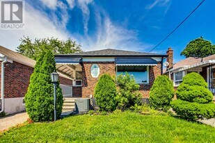 40 Tiago Ave in Toronto, ON - Building Photo