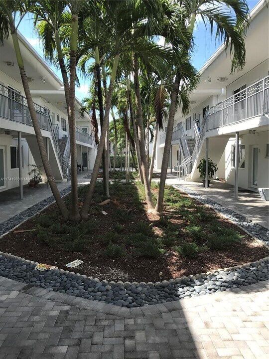 330 86th St in Miami Beach, FL - Building Photo