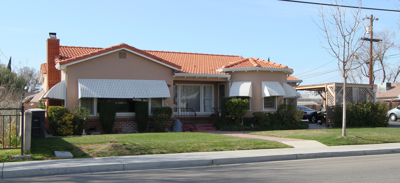 1925 Parker Ave in Tracy, CA - Foto de edificio