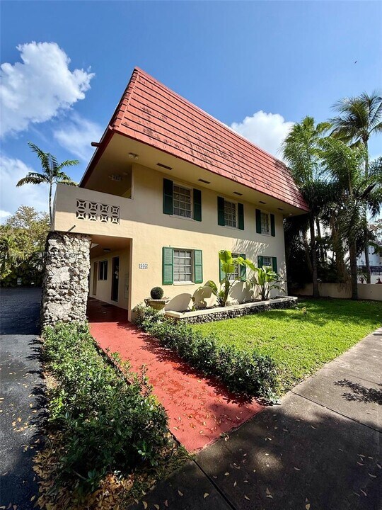 335 Navarre Ave in Coral Gables, FL - Building Photo