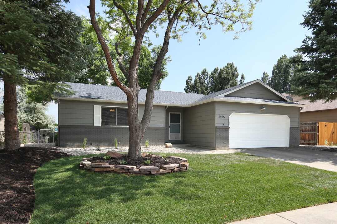 2455 Sunstone Drive in Fort Collins, CO - Building Photo