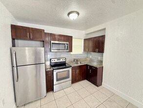 1345 NW 55th St in Miami, FL - Building Photo - Building Photo