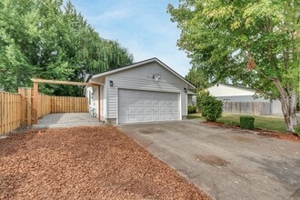 947 S 2nd Ave in Cornelius, OR - Building Photo - Building Photo
