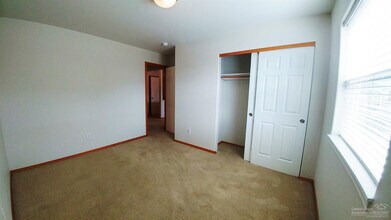 2133 NE 6th St in Redmond, OR - Building Photo - Building Photo
