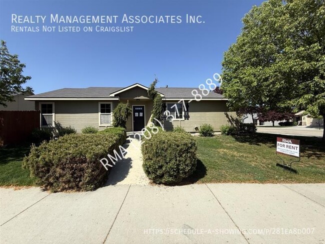 2621 N Larchmont Ave
