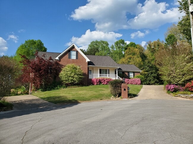 property at 5621 Chestnut Pond Dr