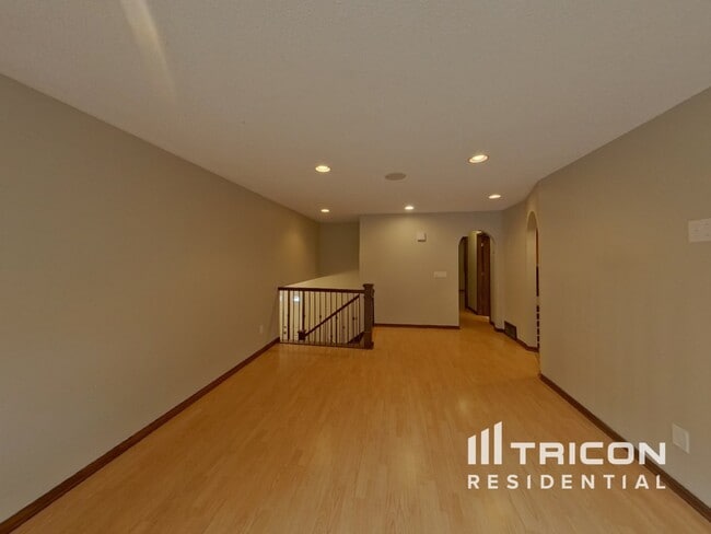 7407 Laredo Dr in Chanhassen, MN - Building Photo - Building Photo