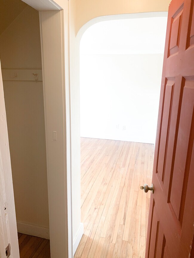 122 W Houstonia Ave in Royal Oak, MI - Building Photo - Building Photo