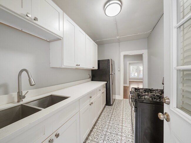 2411 Dunlavy St in Houston, TX - Building Photo - Building Photo