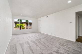1801 Greenleaf St, Unit #14 in Santa Ana, CA - Building Photo - Building Photo