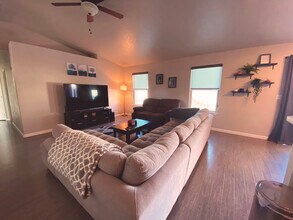 3124 Parkview Way in Nampa, ID - Building Photo - Building Photo